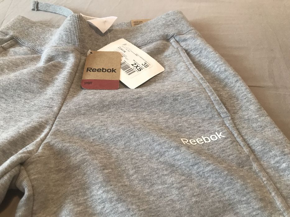 Pantaloni bermude Reebok noi
