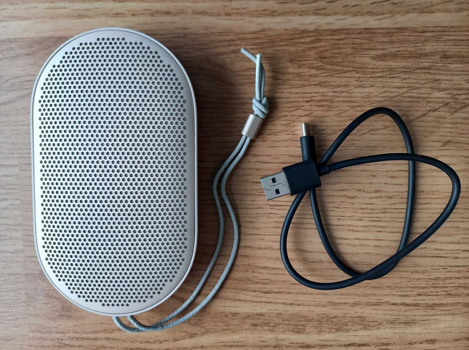 Bluetooth колонка Bang & Olufsen Beoplay P2 (Sand Stone) – Неизползвана / Луксозна / Пълен комплект