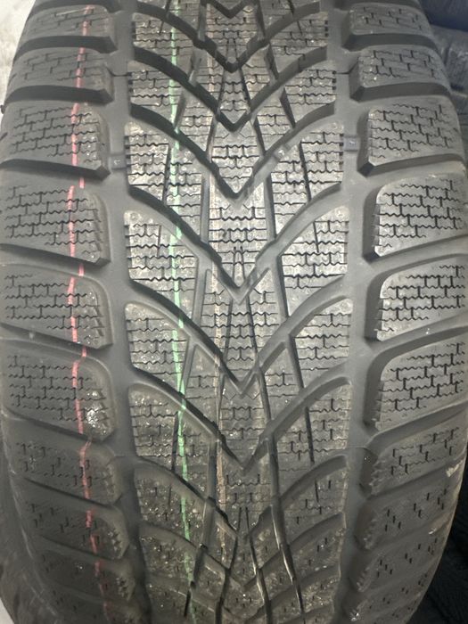 235/45/17 Дънлоп НОВИ