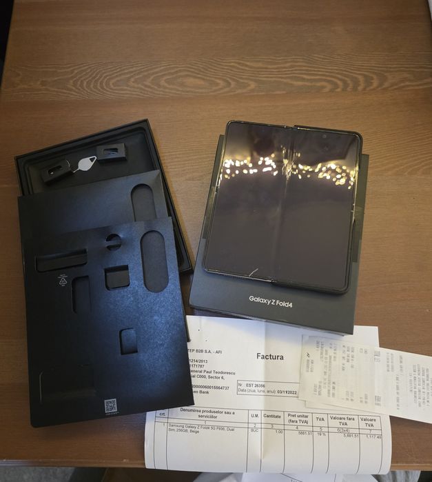 Samsung Galaxy Z Fold 4 512GB Beige – stare foarte bună