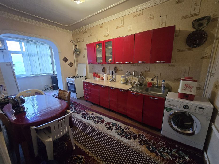 3 xona lik uy sotiladi jumaji oldida