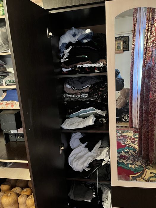 Продается шкаф для вещей и для учебы