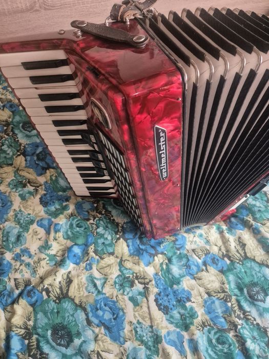 Продавам Акордеон
