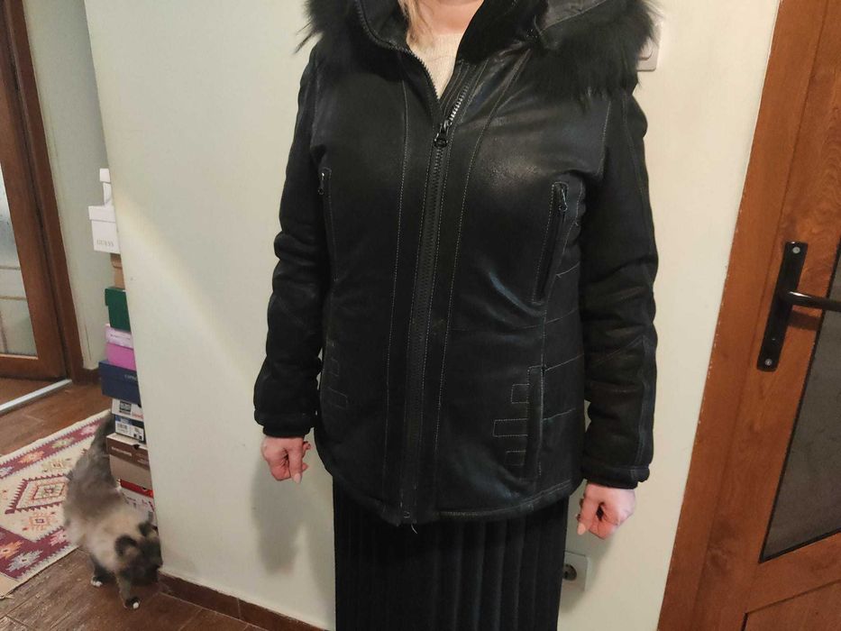 Scurta de dama din material piele intoarsa