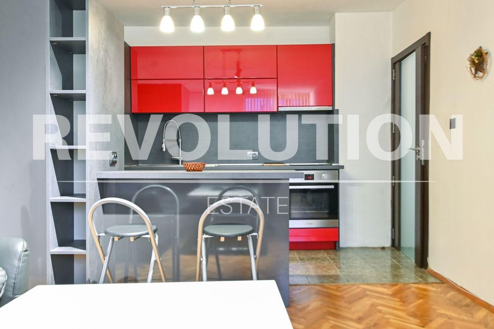 Тристаен апартамент в ж.к. Стрелбище..