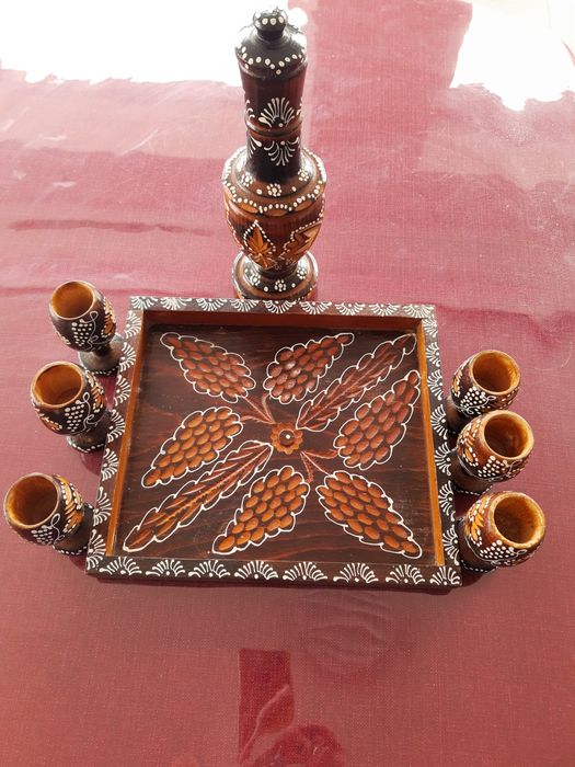 Дървен комплект сервиз за ракия и поднос