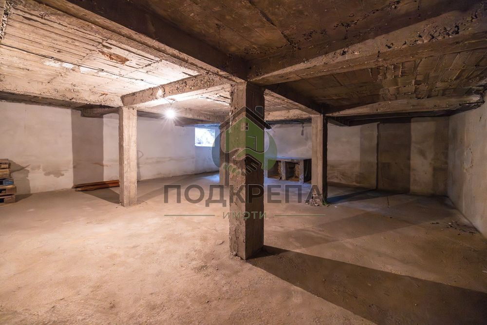 Продава се Промишлена сграда в с. Главиница, Област Пазарджик - 774 кв.м за 157 €/кв.м - Снимка #12