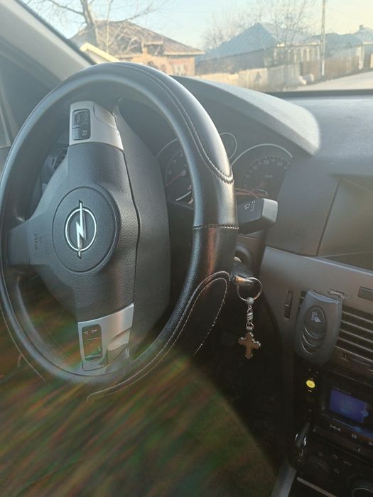 Vind Opel Astra h 16 y