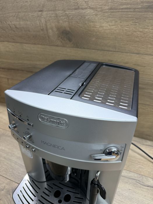 Продавам кафемашина Delonghi Magnifica Type:ESAM3200.S ex:1
