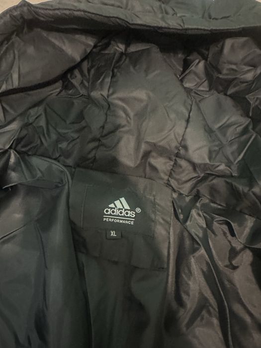Adidas куртка 24000 тг