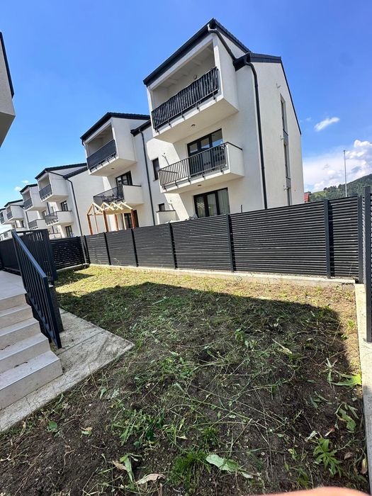 Apartament cu 3 camere , cu grădină proprie 100 mp / Sânpetru / 2 parcări.