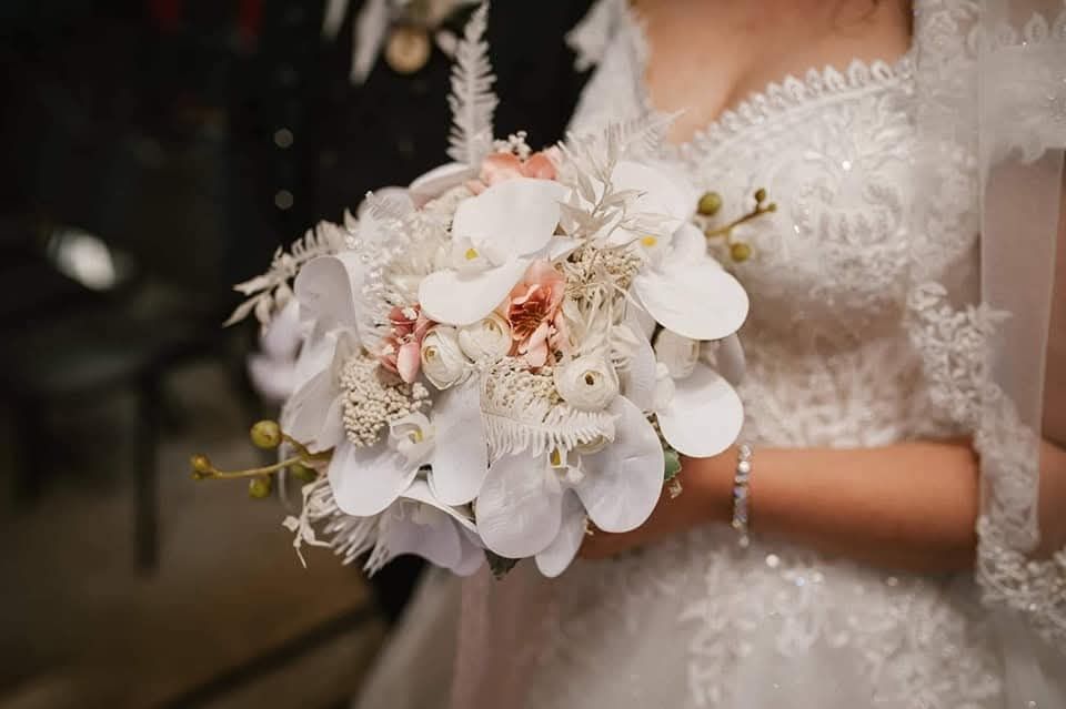 Buchete de mireasa și nasa,lumânări de cununie