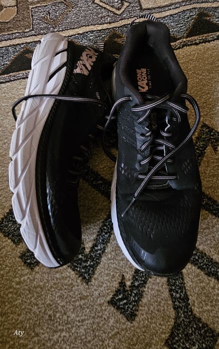 Hoka One One Clifton
