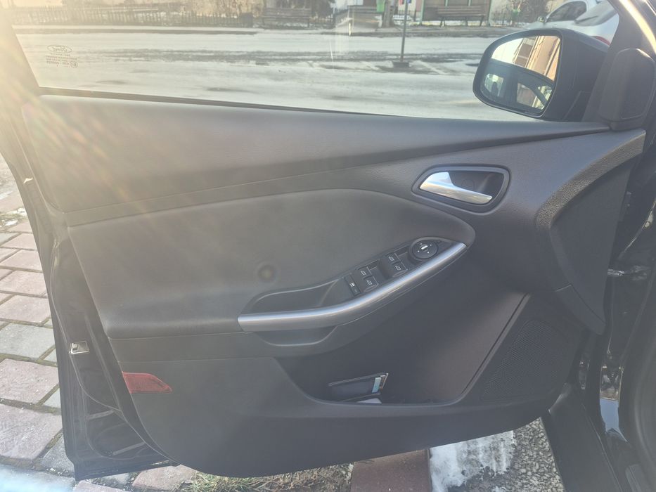 Fete Usi si Cotiera Ford Focus 3