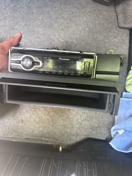 Оригинална конзола с Pioneer CD/MP3 за БМВ Е46