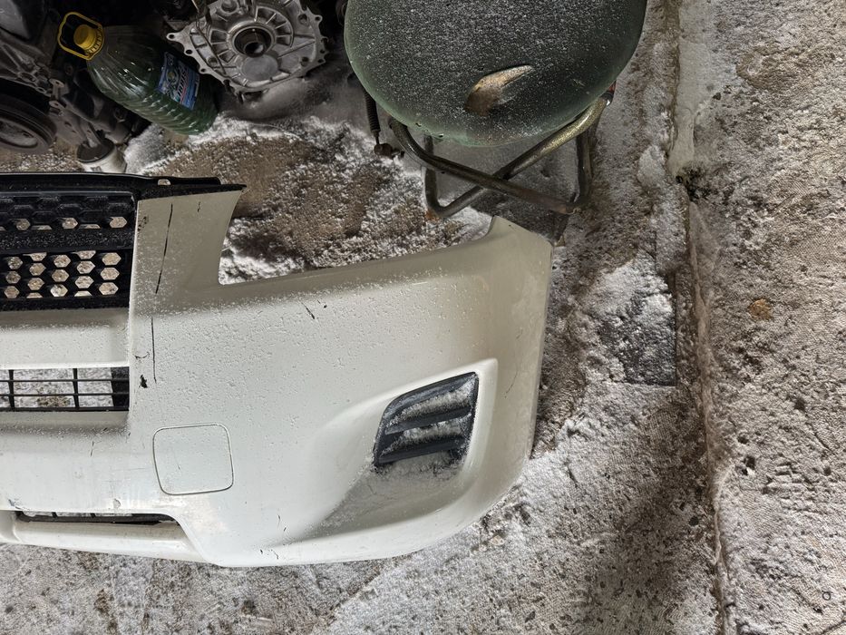 Передний бампер на Toyota Rav4 б/у оригинал