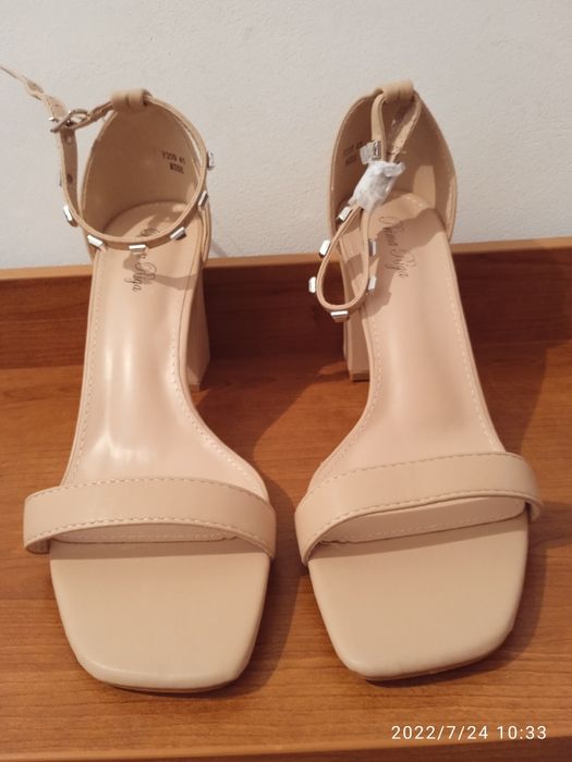 Дамски сандали с висок ток