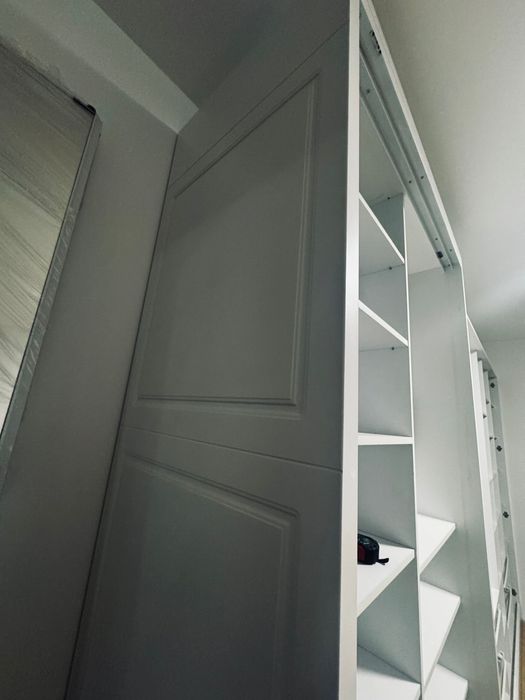 Dressing / Dulap cu uși glisante și oglinzi – MDF