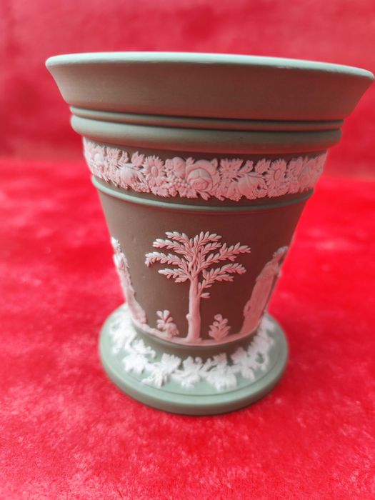 vaza din portelan wedgwood