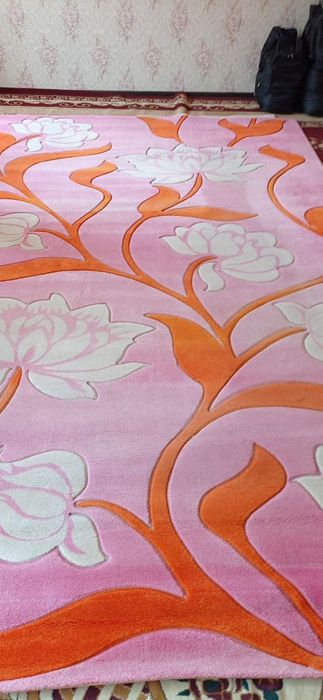 Продаётся ковёр в очень хорошем состоянии