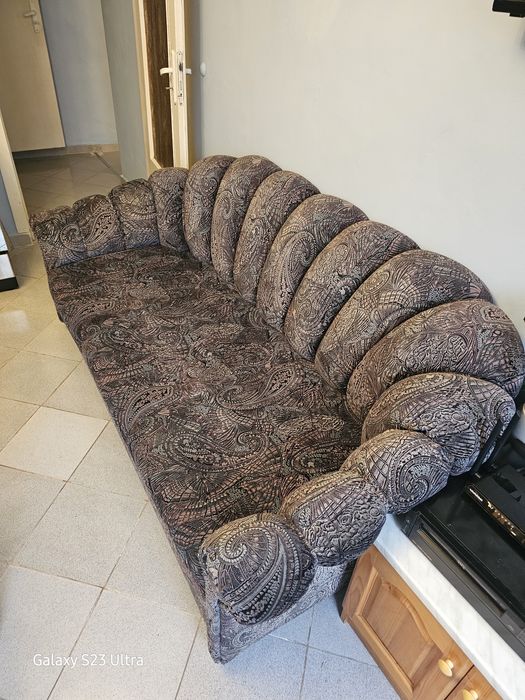 Разтегателен диван-спалня