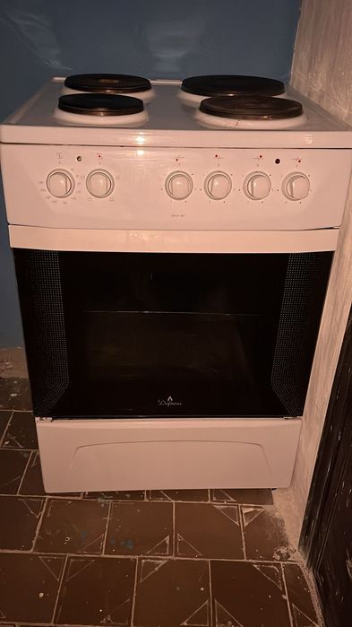 Электра плита в хорошем состояний