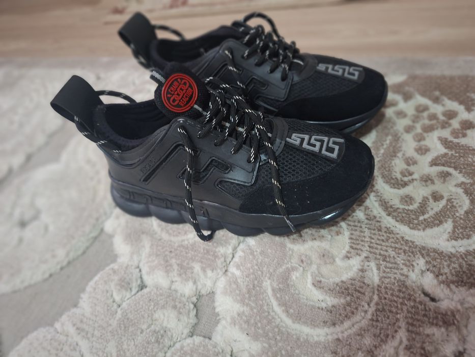 Versace chain reaction