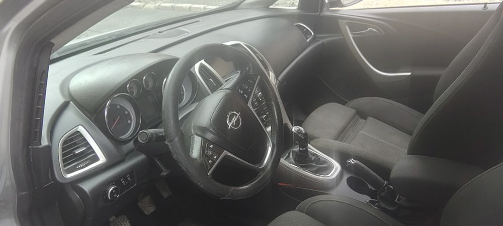 Opel Astra j unic proprietar.