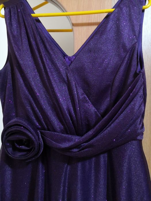 Vand rochii ,bluza, trenci în stare foarte bună.