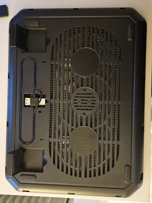 Стойка за лаптоп с 2 вентилатора и LED