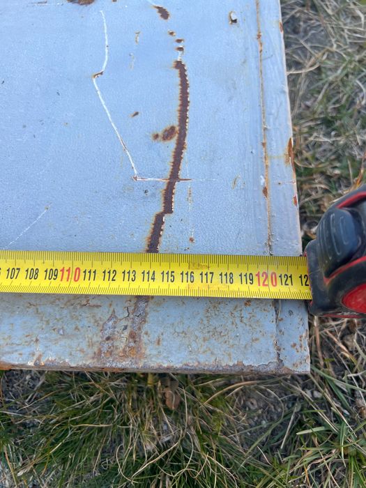 Масивна метална врата