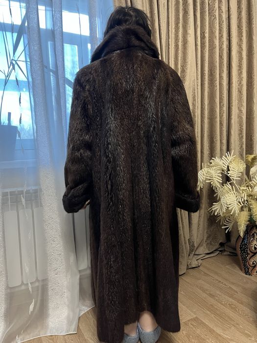 Продам шубу из нутрии (сибирская)