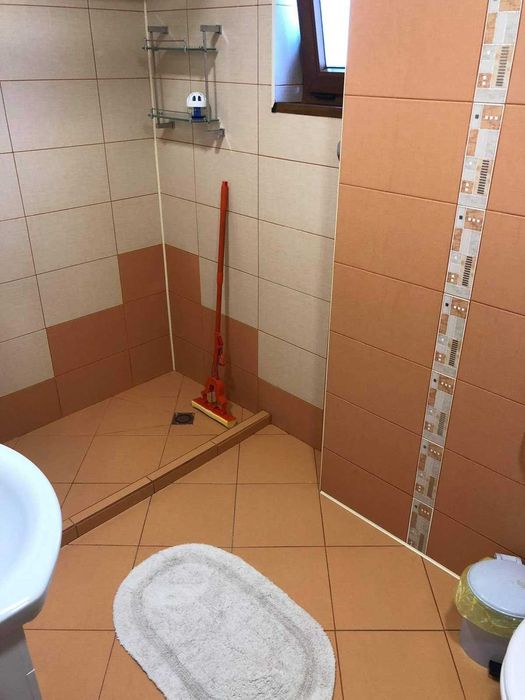 Два етажа от триетажна къща в кв. Вароша - 1500€/м2