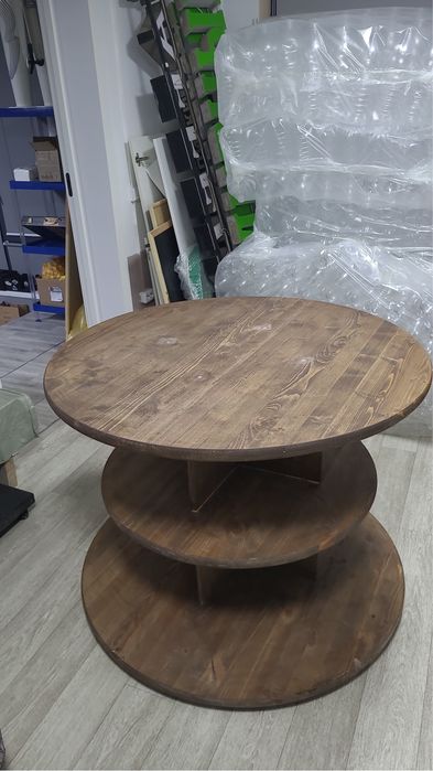 Продам деревяный выставочный стол