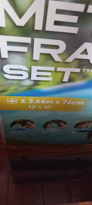 Бассейн семейный новый в коробке !