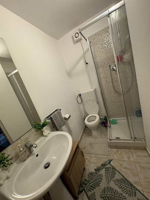 Închiriez apartament
