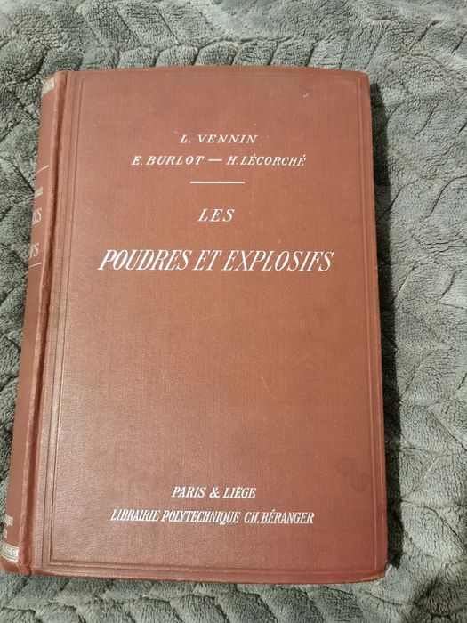 Pulbere și Explozive în limba franceză