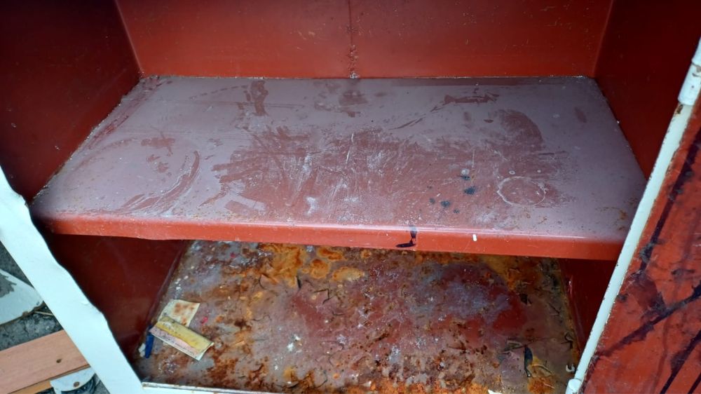 Продам железный сейф.