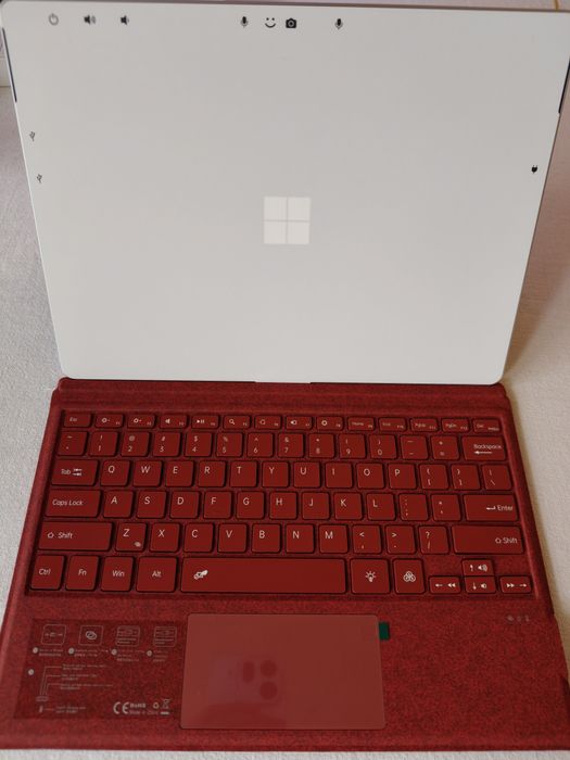 Laptop Surface Pro 11 cu Snapdragon X 10 core 16GB la cutie nou