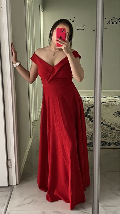 Вечернее женское платье в пол