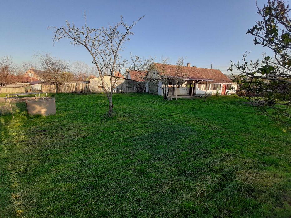 Teren 2000 mp cu front mare, + casa cu utilitati Biharkeresztes