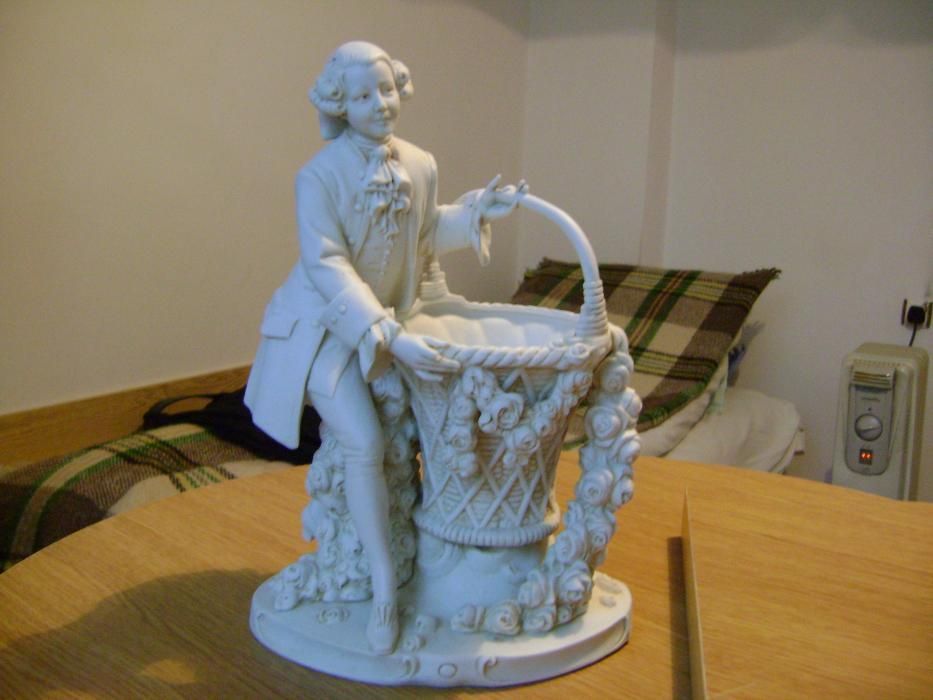 Стара порцеланова ваза 1875 г. Porzellanfabrik Hertweg&Co