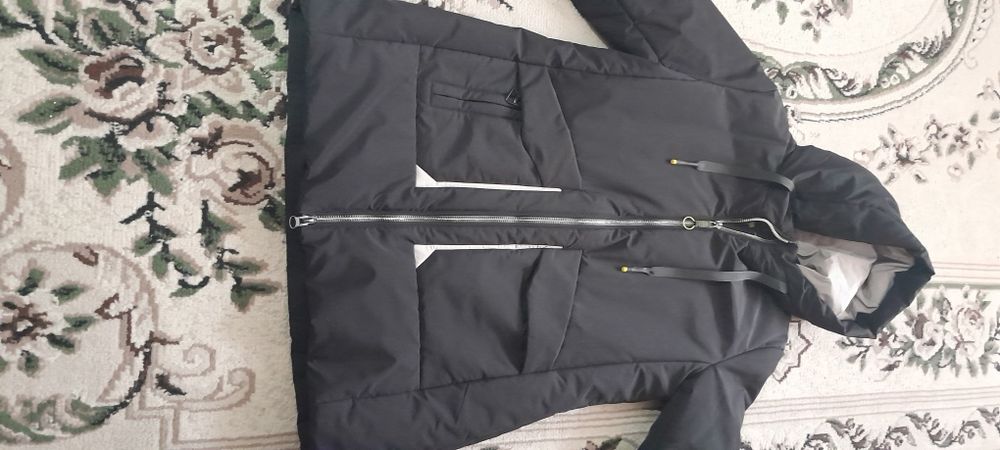 Продам пуховик весна _осень