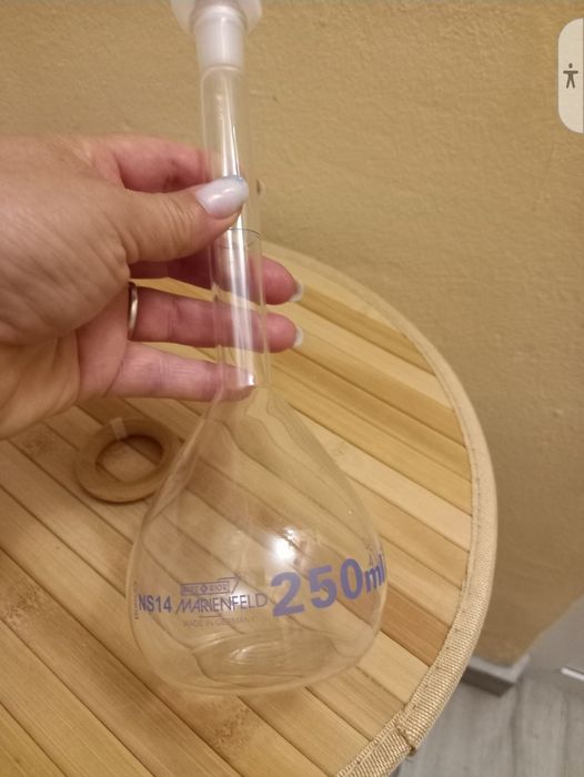 Balon cotat cu slif autoclavabil cu capacitatea de 250 ml