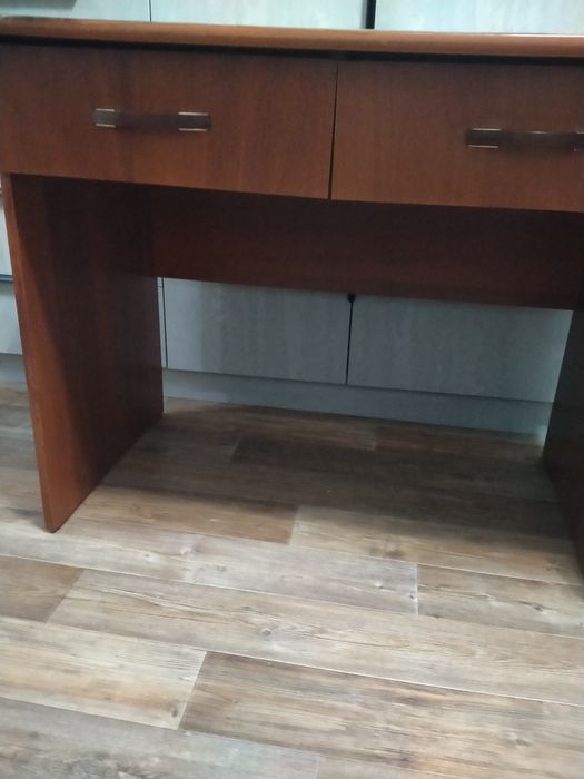 Продам стол со шкафчиками