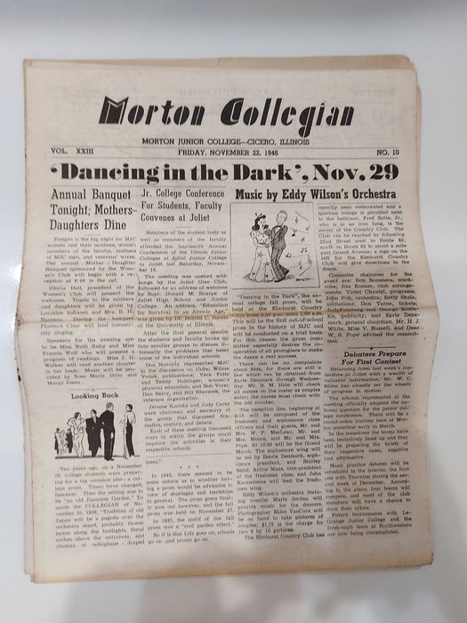 Продавам колекция стари вестници от Чикаго