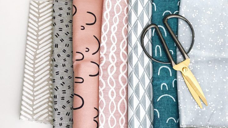 Принимаю на шитье заказы любые  платья. и т.д в любых количествах.