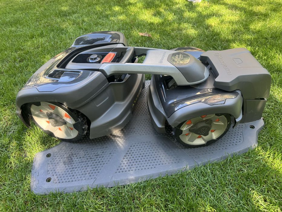 Husqvarna Automower 435X AWD NERA – stare excelentă, foarte puțin folosit
