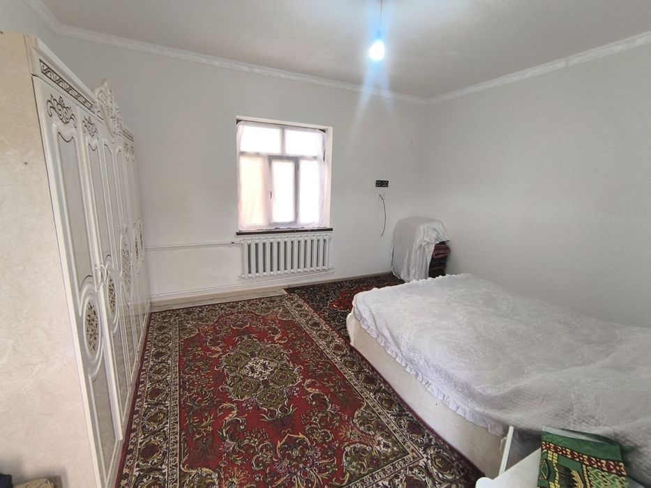 Uy sotiladi 6 sotix yer maydoniga ega