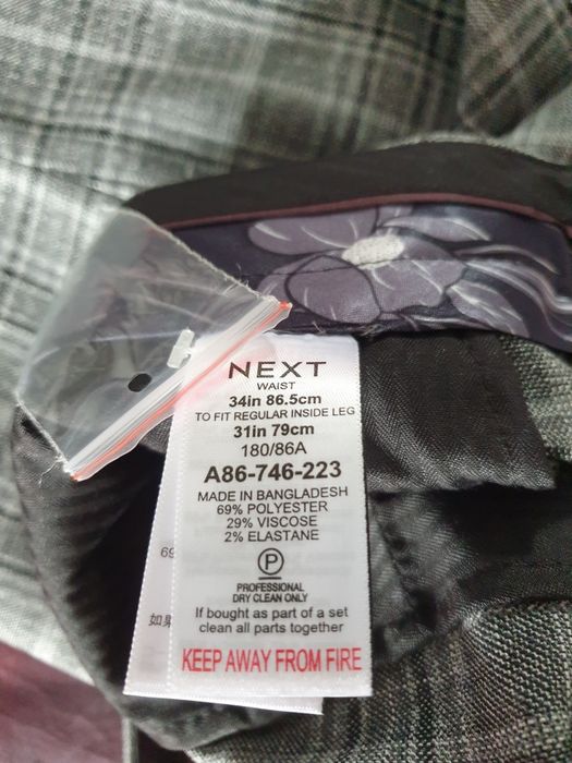 Pantaloni eleganti in carouri